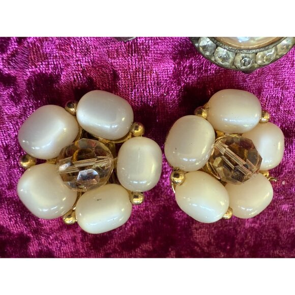 Set Of 3 Vintage Clip-On Earrings Faux Pearl & Gold Tone Floral Design Retro Jew - Picture 4 of 6